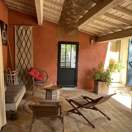Mas La Pauline De Charme & Roulotte Tatil Evi Saint-Rémy-de-Provence