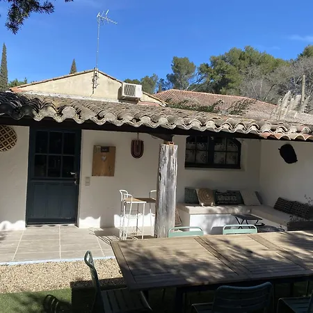 Casa de Férias Mas La Pauline De Charme & Roulotte *
